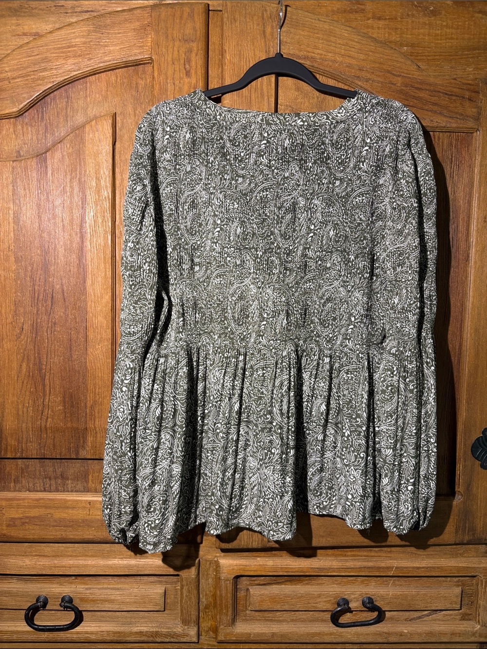 Cable & Gauge Olive Paisley Tiered Button-Front Blouse - Picture 4 of 5